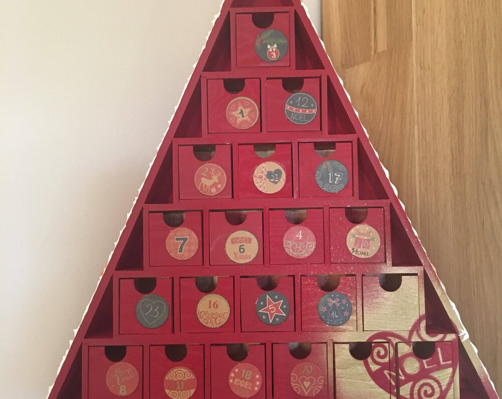 Snow effect red advent calendar